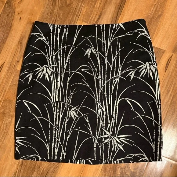 Talbots Black and White Slit Pencil Skirt Women's Size 10P - Picture 2 of 5